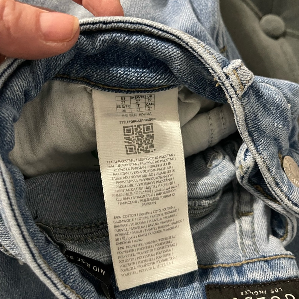 Guess Mid Rise Boot Cut worn once - Picture 6 of 6